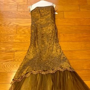 Gold Strapless Evening Gown Size 7/8 By Zum Zum